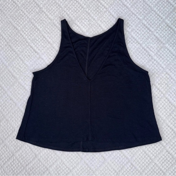 Intimately Women’s US Medium Black Low Back Loose Tank Top - Picture 2 of 9